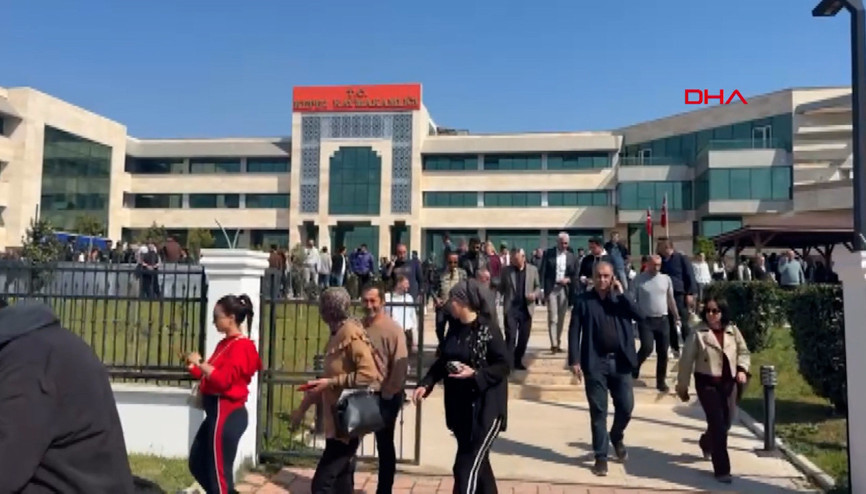 Antalyada Kepez Kaymakamlık binasında silah sesi duyuldu