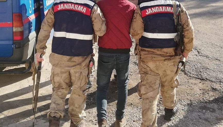 Jandarmadan 8 ilde 10 suç örgütüne operasyon: 34 şüpheli tutuklandı Jandarmadan 8 ilde 10 suç örgütüne operasyon: 34 şüpheli tutuklandı
