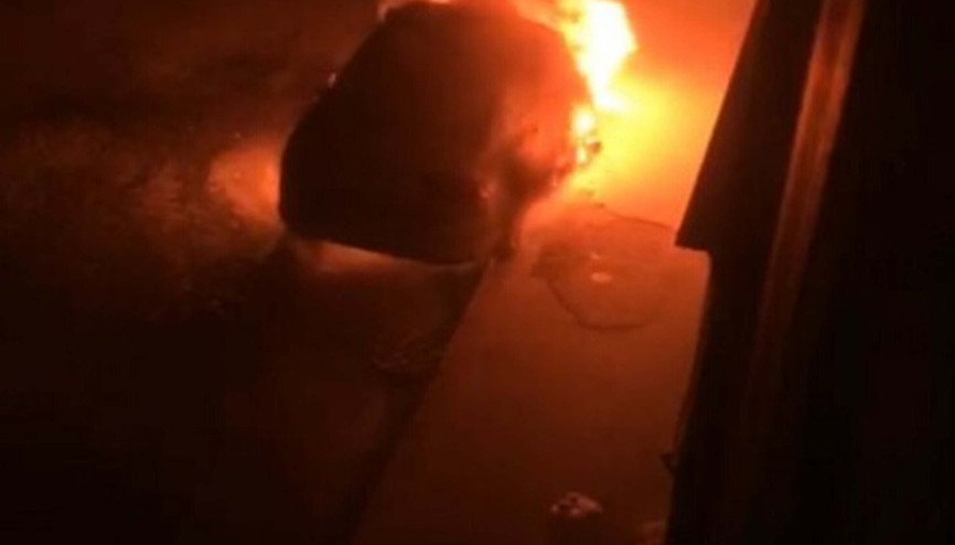 Trafik polisinin aracını kundaklayan sanıkların cezaları yeniden yargılamada azaldı