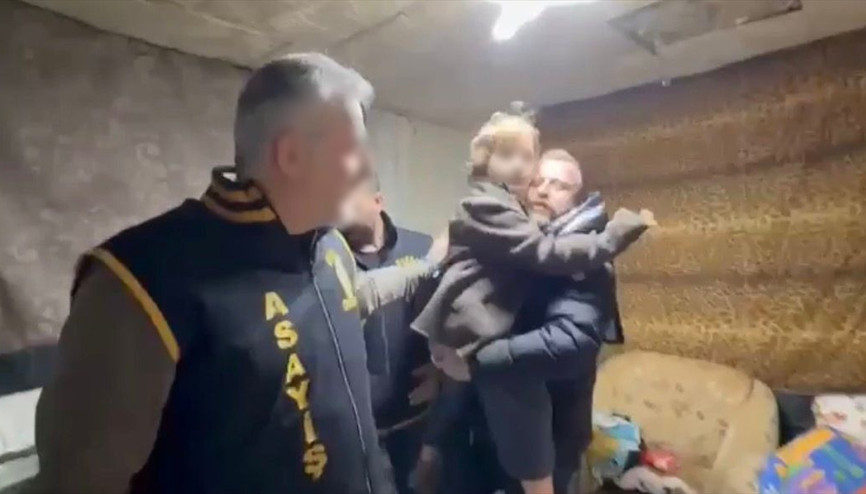 Bursada çöp yığınlarının arasında bulunmuştu Babaannesinin 7 yıl sakladığı çocuğa DNA yapılacak Bursada çöp yığınlarının arasında bulunmuştu Babaannesinin 7 yıl sakladığı çocuğa DNA yapılacak