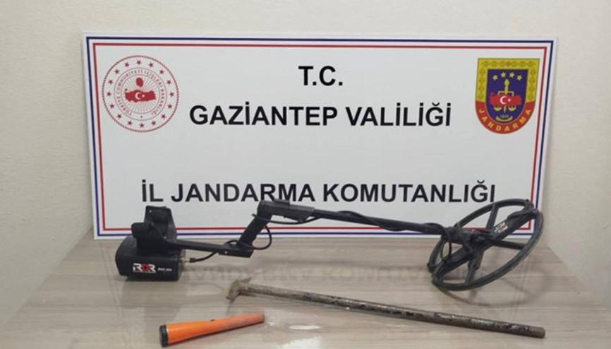 Define bulmak için kaçak kazı yaptılar: Suçüstü yakalandılar