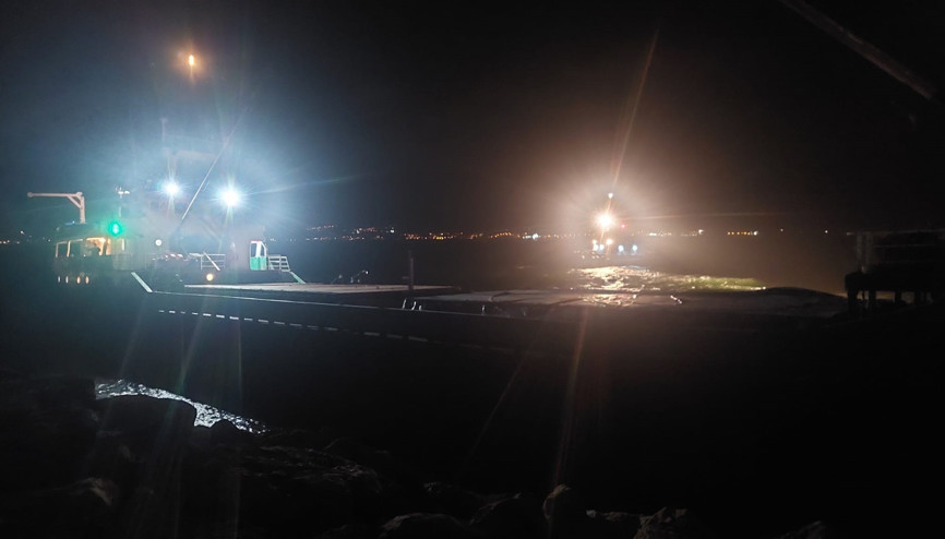 Balıkesir’de kuru yük gemisi karaya oturdu