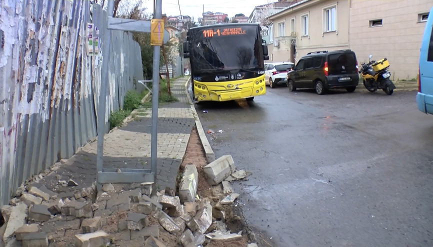 İstanbul- Beykozda İETT otobüsü aydınlatma direğine çarptı; 4 yaralı