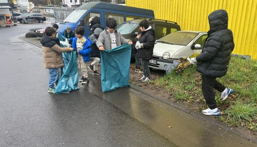 Leverkusen’de çocuklarla çevre temizliği: Cami çevresi pırıl pırıl