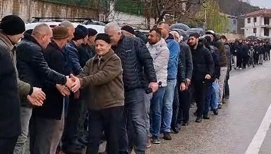 1 kilometrelik bayramlaşma kuyruğu Geleneğimiz 60 yıldır devam ediyor