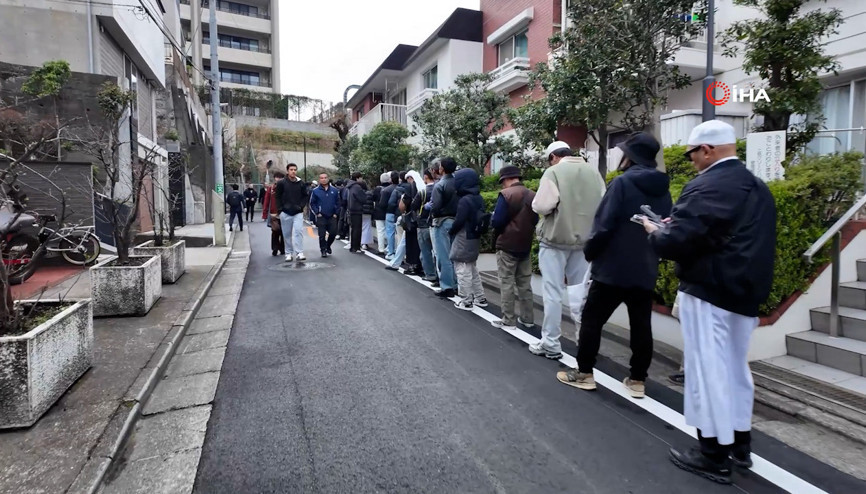 Japonyadaki Tokyo Camiinde bayram namazı yoğun katılım nedeniyle 5 kez kılındı