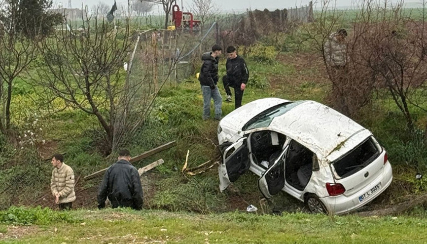 Mardin’de kontrolden çıkan otomobil tarlaya uçtu: 4 yaralı