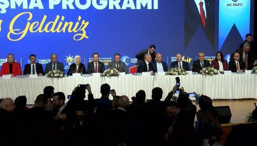 AK Parti teşkilatı, Ala ve Varank’ın katıldığı toplantıda bayramlaştı