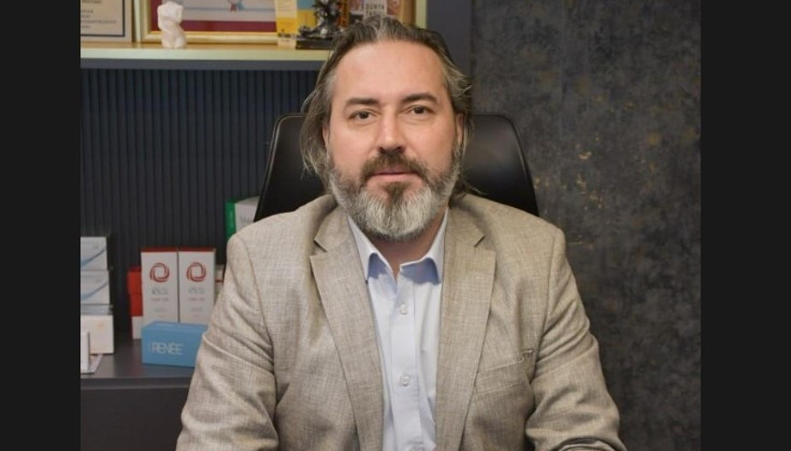 Yüz ve boyun germe ameliyatı ile yıllara meydan okuyun