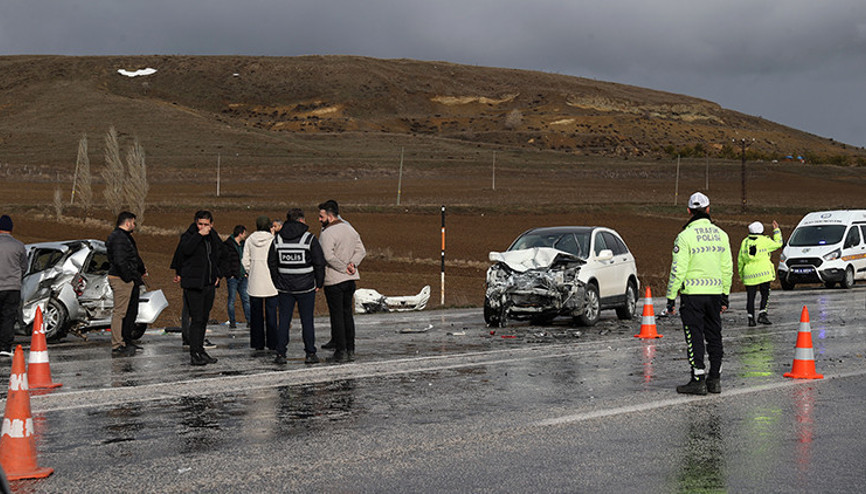 Sivasta feci kaza: 1 kişi öldü, 5 kişi yaralandı