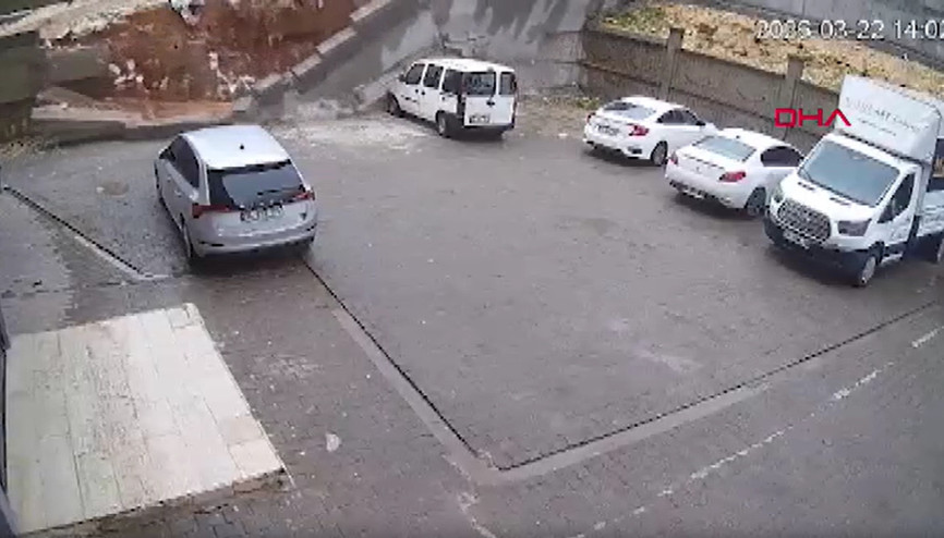 Şanlıurfa’da sağanak: cadde ve sokaklar göle döndü