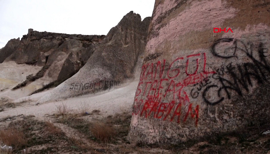 Kayseride peribacalarına sprey boyalı tahribat