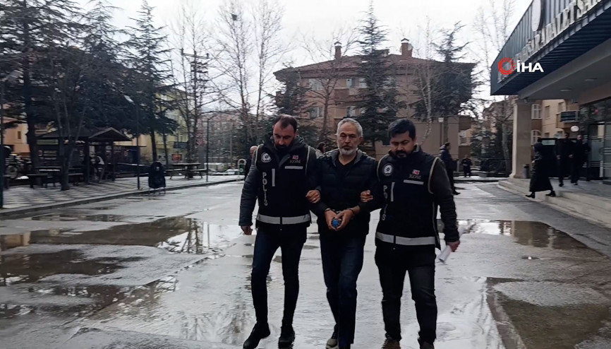 Bakan Gürlekin tapu kayıtlarını sorgulayan tapu müdürü tutuklandı
