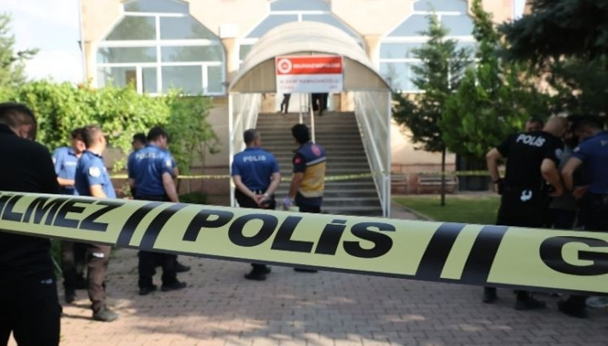 Parkta yan bakma kavgası kanlı bitti: 1 ölü