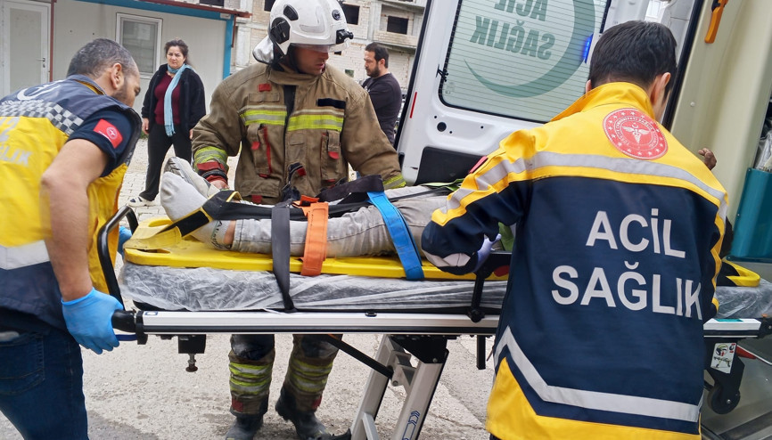 Asansör boşluğuna düşen işçi yaralandı