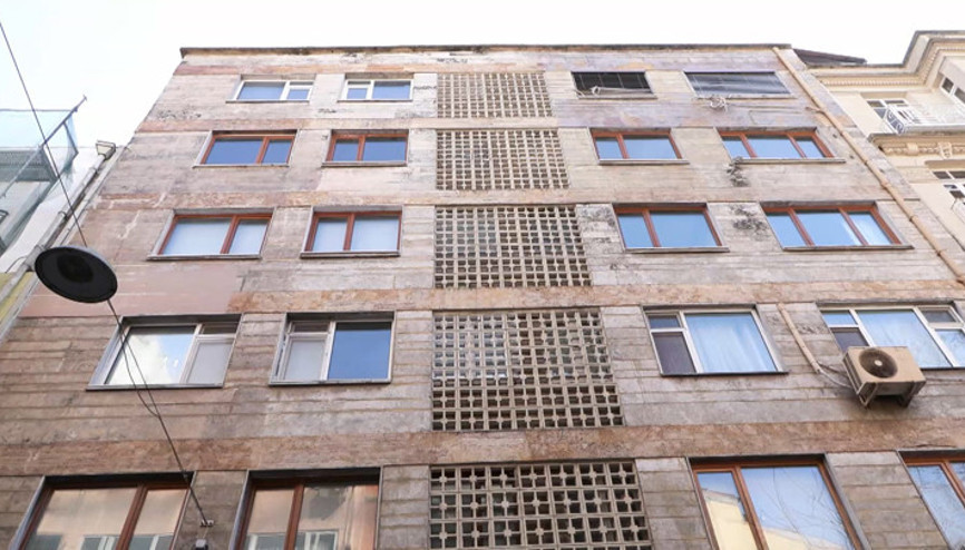 Orhan Pamukun 9 dairesinin bulunduğu Taray Apartmanı davasında karar Apartman yıkılacak