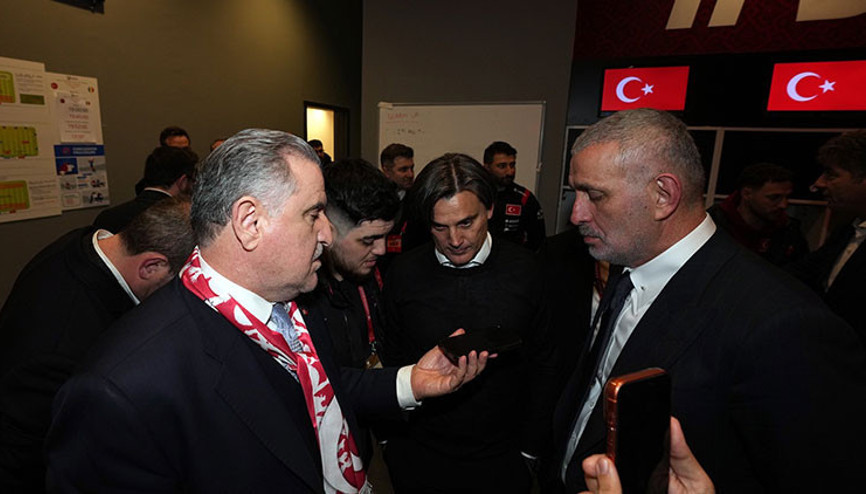 Cumhurbaşkanı Erdoğan, A Milli Futbol Takımını tebrik etti
