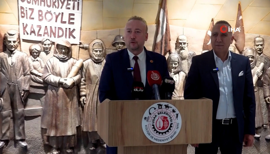 Uşak Belediye Başkanı Özkan Yalım gözaltına alındı Uşak Belediye Başkanı Özkan Yalım gözaltına alındı