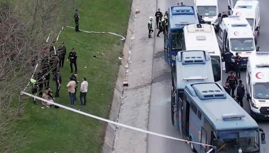 Cezaevi araçları zincirleme kazaya karıştı… 9 tutuklu, 6 jandarma yaralandı Cezaevi araçları zincirleme kazaya karıştı… 9 tutuklu, 6 jandarma yaralandı