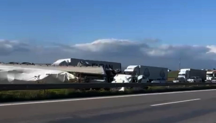 Gaziantepte TIR, otomobile çarptı: 2 yaralı