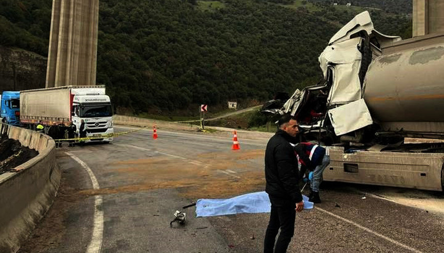 Gaziantep’te tankerler kafa kafaya çarpıştı:1 ölü, 1 yaralı