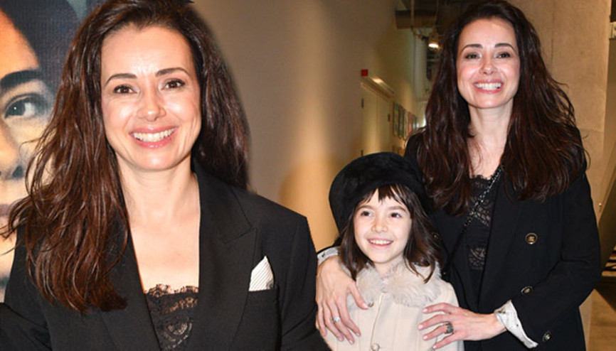 Galada Özgü Namala kızı eşlik etti Türkiyede her şey çekilir