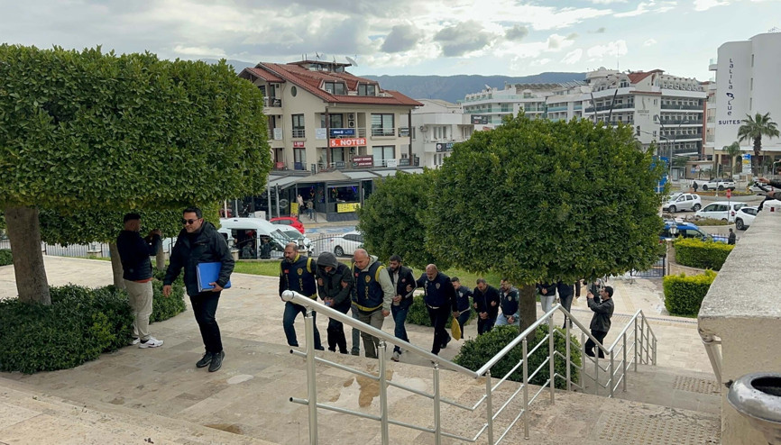Marmaris’te kart dolandırıcıları tutuklandı Marmaris’te kart dolandırıcıları tutuklandı