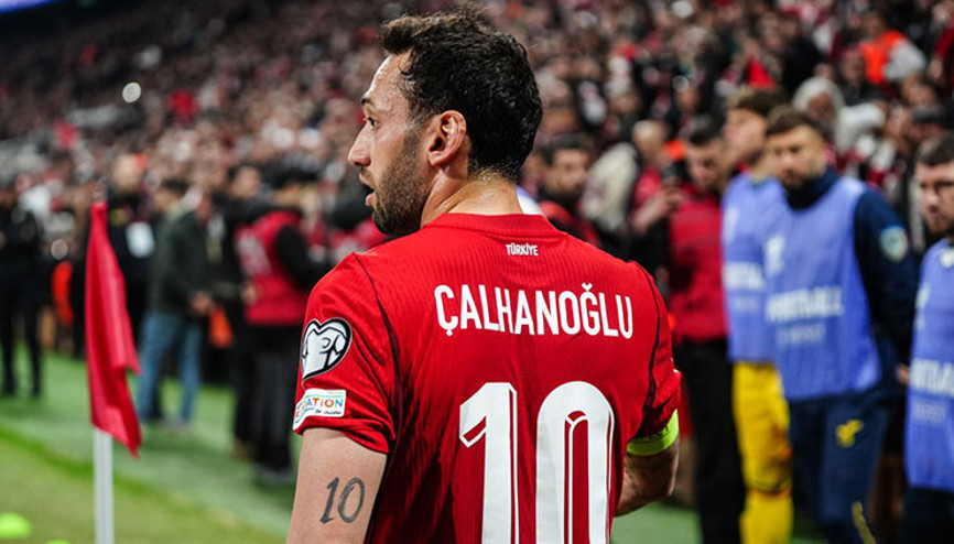 Hakan Çalhanoğlundan milli efsanelere çağrı: Amerikaya onlarla gitmek istiyorum