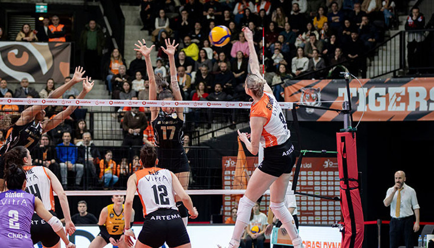 Eczacıbaşı Dynavit, play-off serisi ilk maçını kaybetti