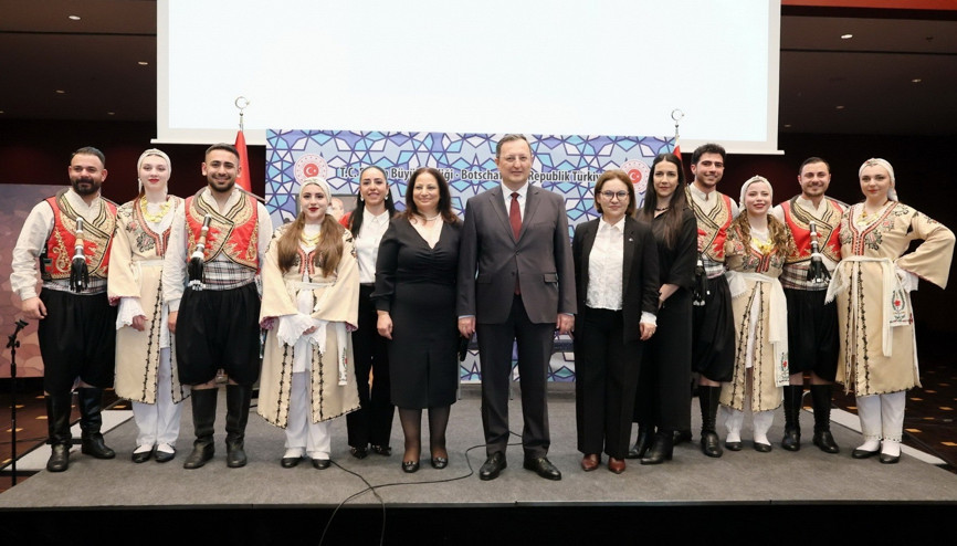 Berlin’de Nevruz şenliği
