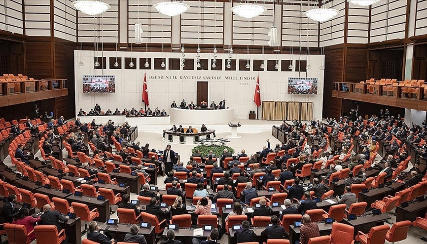 Sosyal medya ve doğum izni düzenlemelerini de içeren kanun teklifi kabul edildi Sosyal medya ve doğum izni düzenlemelerini de içeren kanun teklifi kabul edildi