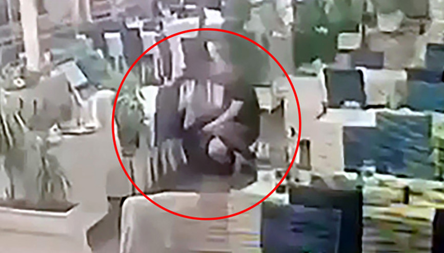 Adanada restorandaki silahlı kavga kamerada: 1 ölü, 1 ağır yaralı Adanada restorandaki silahlı kavga kamerada: 1 ölü, 1 ağır yaralı