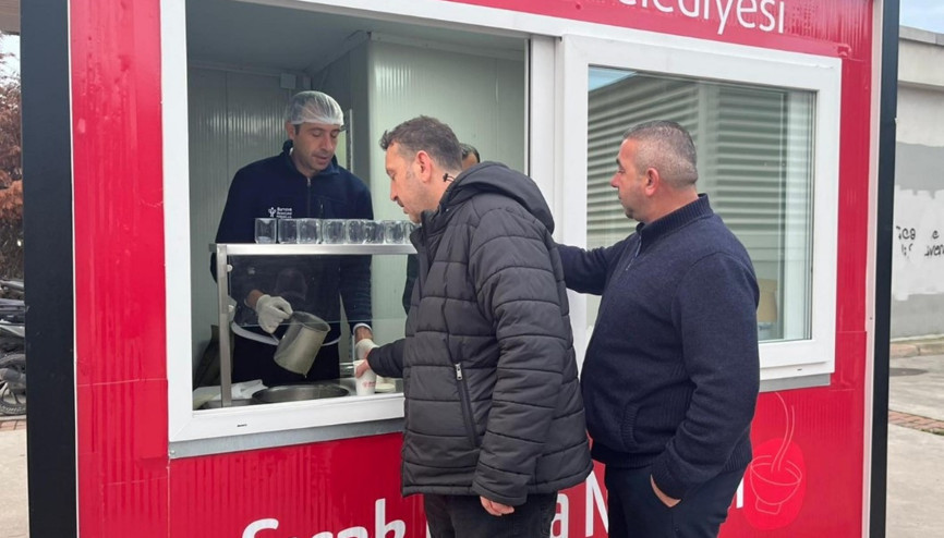 Manisa yolunda çorba ikramı başladı