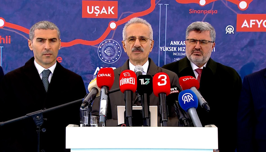 Bakan Uraloğlu: Ankara-İzmir arasında seyahat süresini, yüksek hızlı tren hattımızla ortalama 3,5 saate indirmiş olacağız