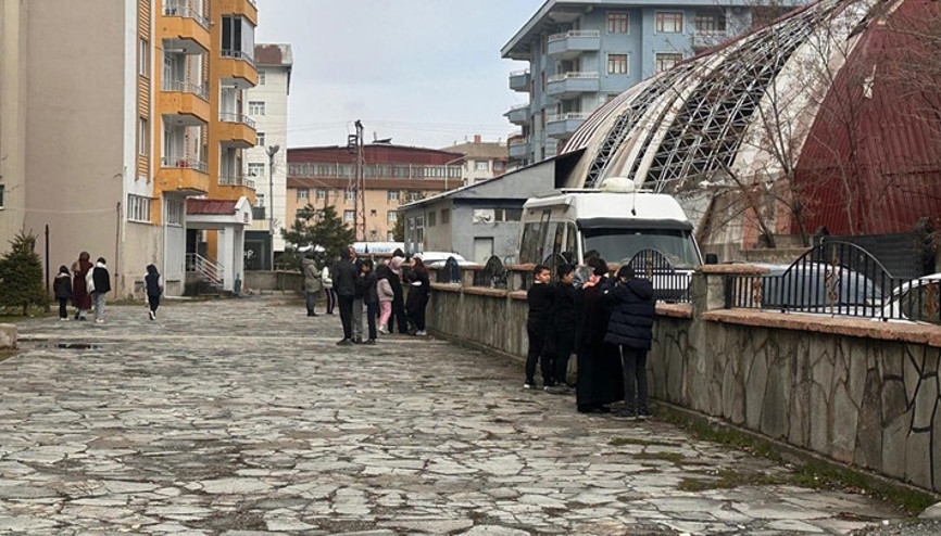 Son dakika... Vanda 5.2 büyüklüğünde deprem Prof. Dr. Naci Görürden dikkat çeken uyarı: 7 büyüklüğünde deprem üretebilir
