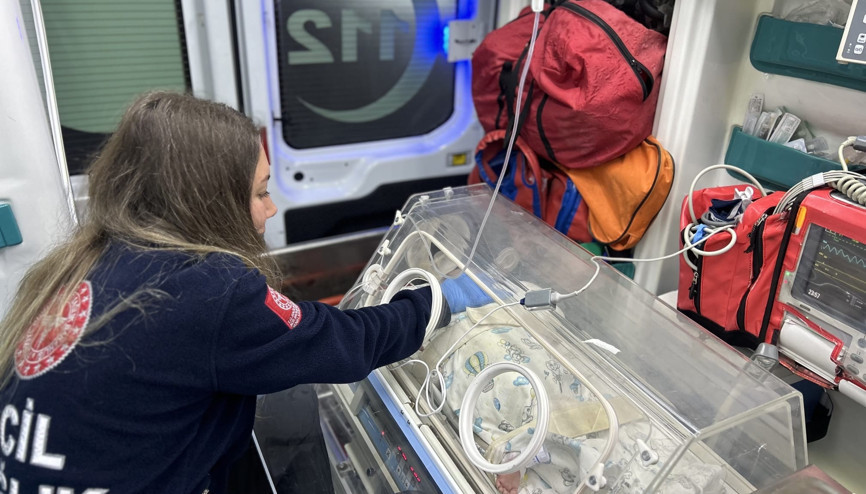 Çanakkale’de 54 günlük bebek, ambulans uçakla Ankara’ya sevk edildi
