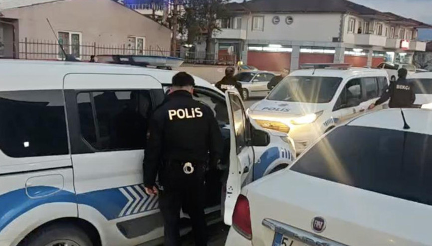 Sakaryada eşinden şiddet gören hamile göre, okul bahçesine girerek vatandaşlardan yardım istedi Sakaryada eşinden şiddet gören hamile göre, okul bahçesine girerek vatandaşlardan yardım istedi