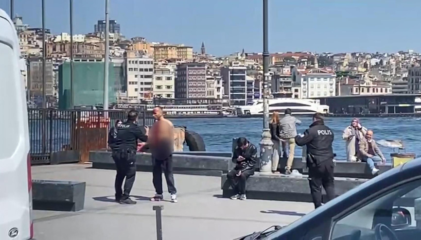 Eminönünde dehşet dolu dakikalar: Döner bıçağıyla kendini kesti