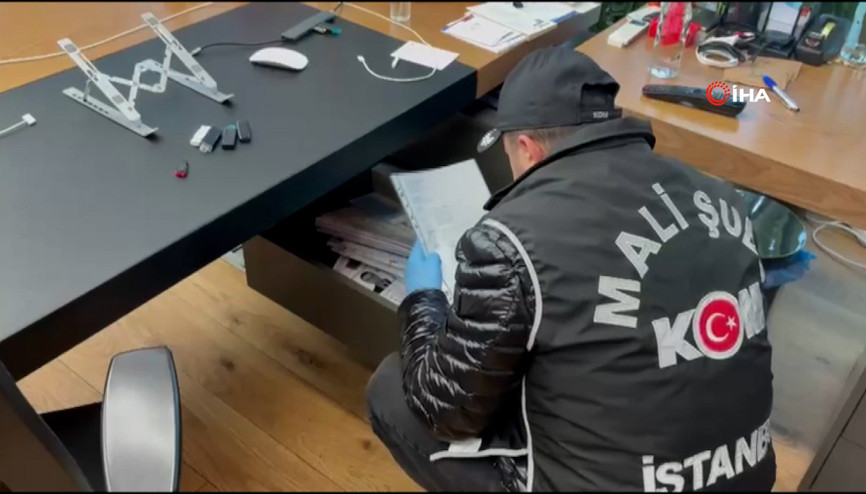 Üsküdar Belediyesinde polisler arama yapıyor