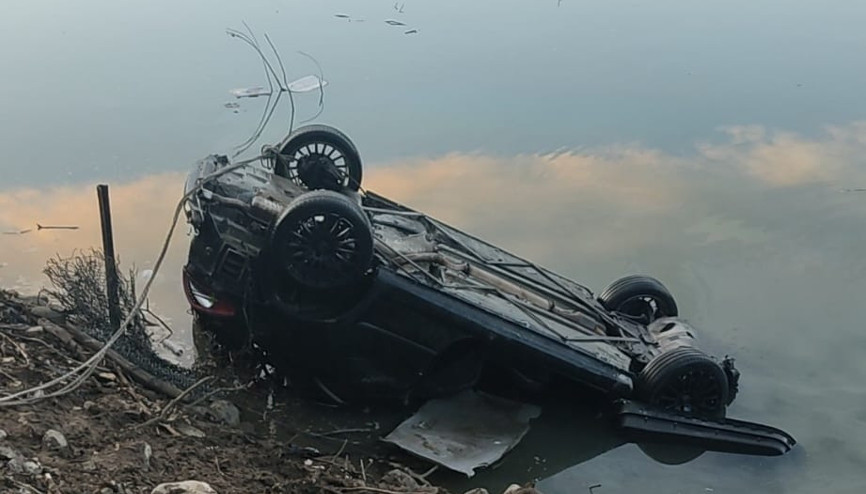 Elazığ’da nehre düşen otomobilin sürücüsü yaralandı