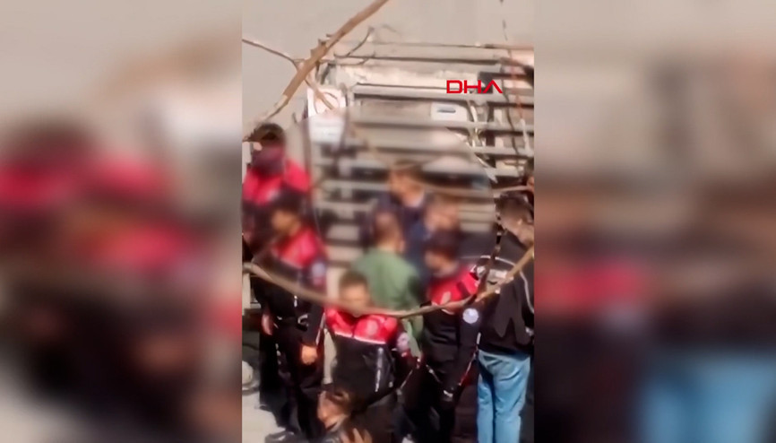 İsrail Konsolosluğu önündeki çatışmada şüphelilerden birinin yakalandığı anlar kamerada