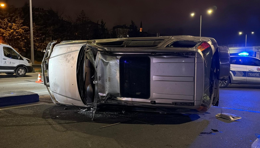 Kağıthane’de alkollü sürücünün kullandığı otomobilin çarptığı cip devrildi: 1 yaralı