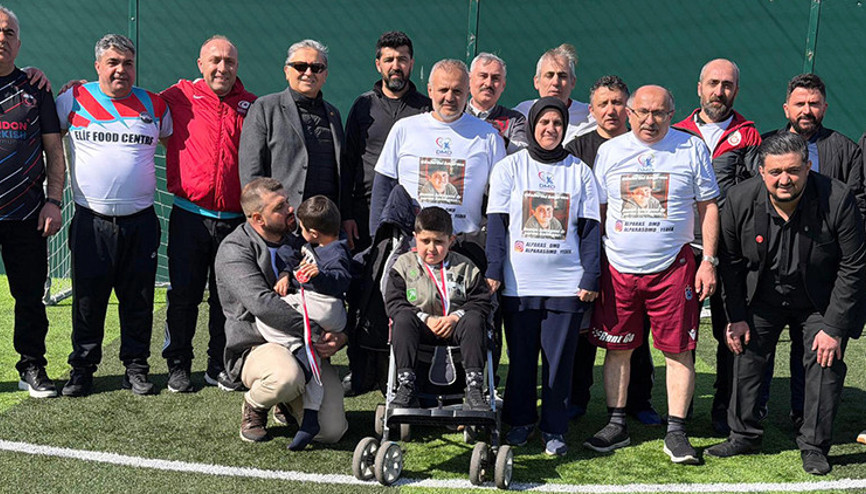 Luton’da Umut Turnuvası: Türk toplumundan DMD hastası iki kardeşe 14 bin sterlin destek Luton’da Umut Turnuvası: Türk toplumundan DMD hastası iki kardeşe 14 bin sterlin destek