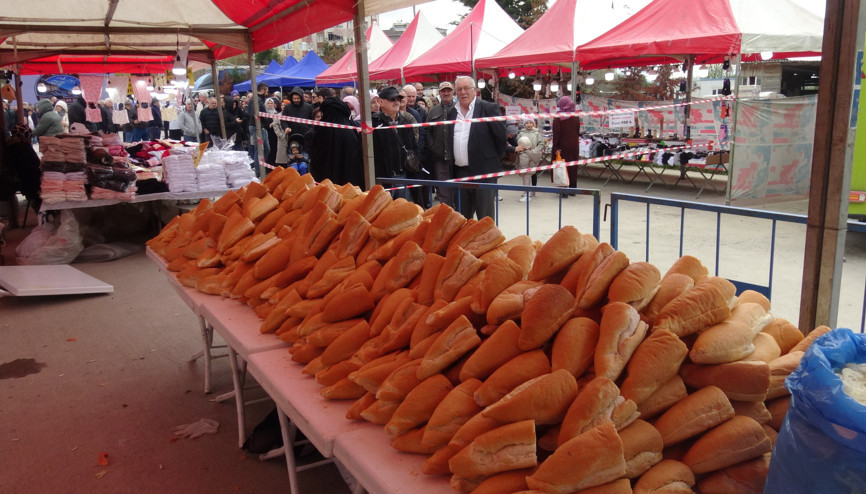 Kocaelide festivalde 5 ton hamsi dağıtıldı