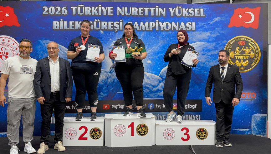 Muşlu Funda Maral, bilek güreşinde Türkiye üçüncüsü oldu