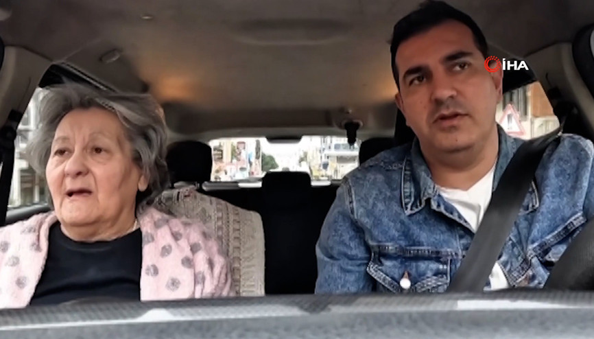 Yaşlı kadın evinin yolunu kaybetti, yardımsever taksici ailesine kavuşturdu