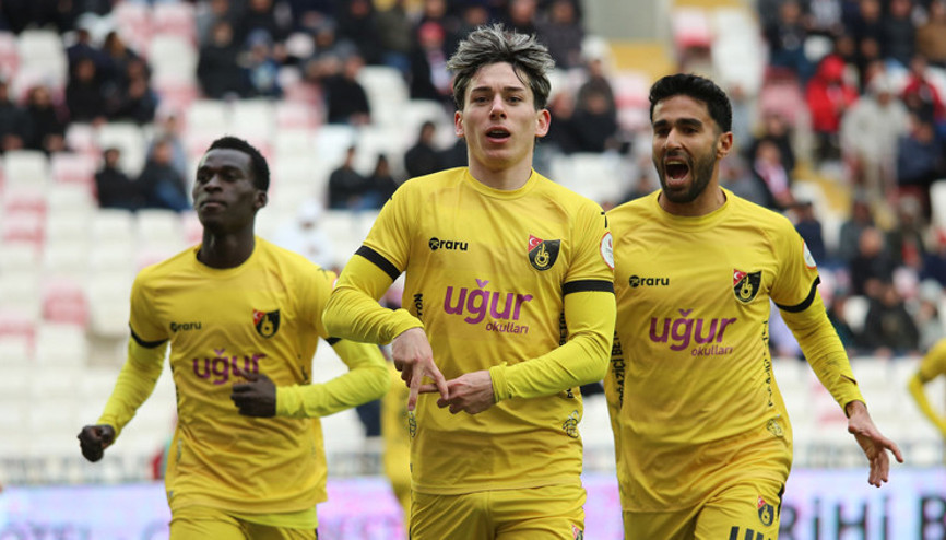 Sivasspor evinde İstanbulspora kaybetti