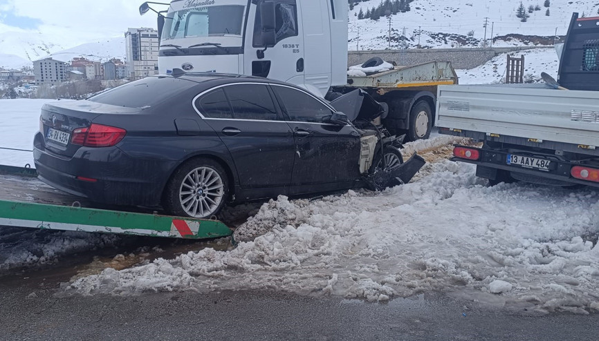 Bitliste 2 ayrı kazada 12 yaralı