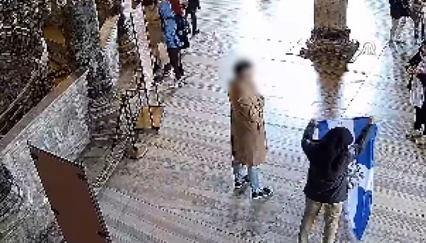 Ayasofyadaki bayraklı provokasyonda 2 yabancı şüpheli tutuklandı