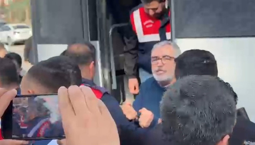 Annesinin cenazesine katılan Jet Fadıl ile jandarmalar arasında gerginlik